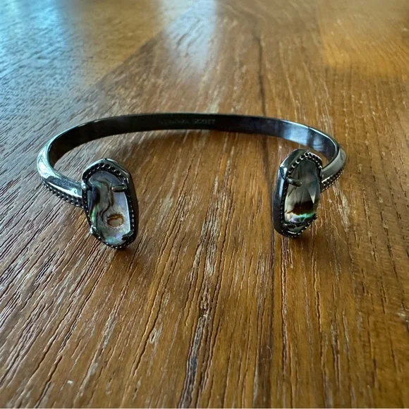 Kendra Scott Elton pinch cuff bracelet in gunmetal-tone w/ abalone shell stones - Picture 5 of 10